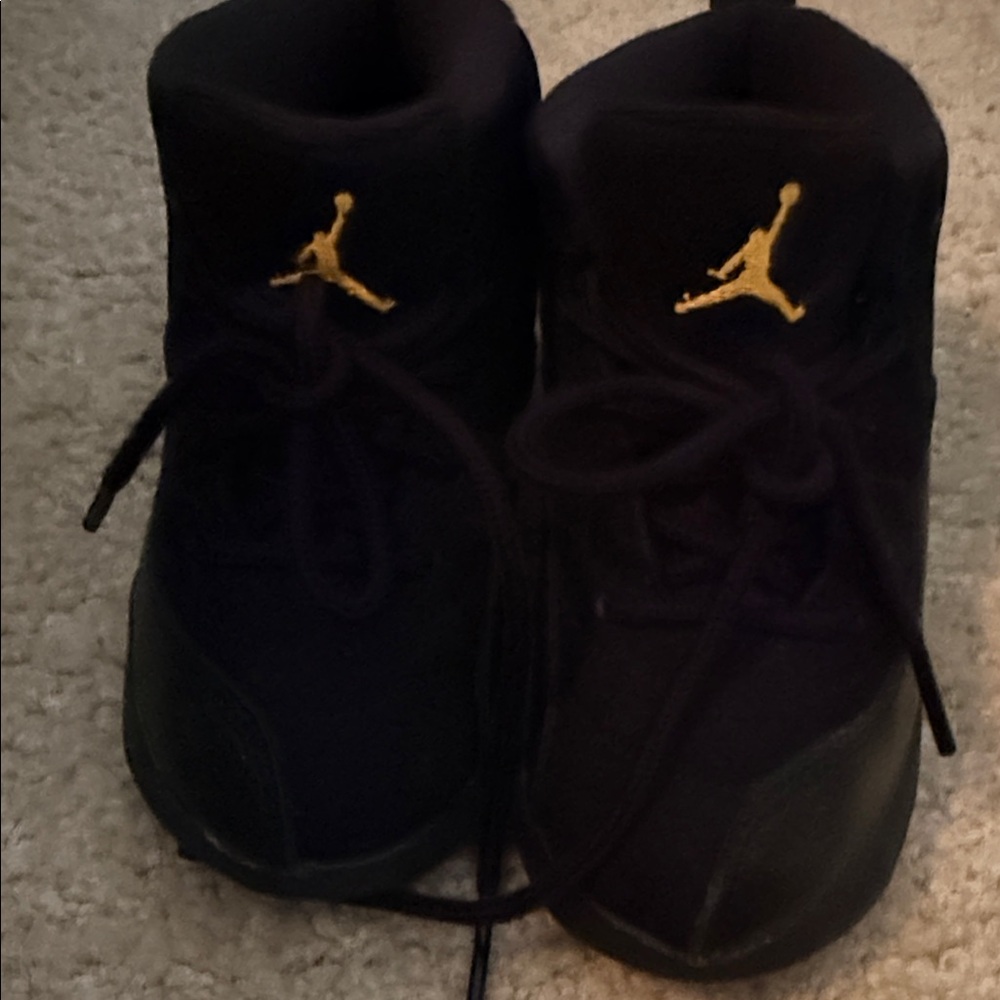 Jordan Kids Sneakers in Black and Gold